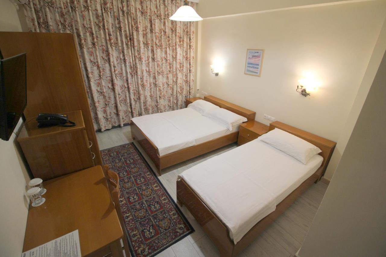 Hotel Ari Sarandë Exterior foto